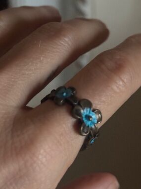 Vintage 1970s Floral enamel Blue Accent Flower child Ring - Women Jewelry Sz 7